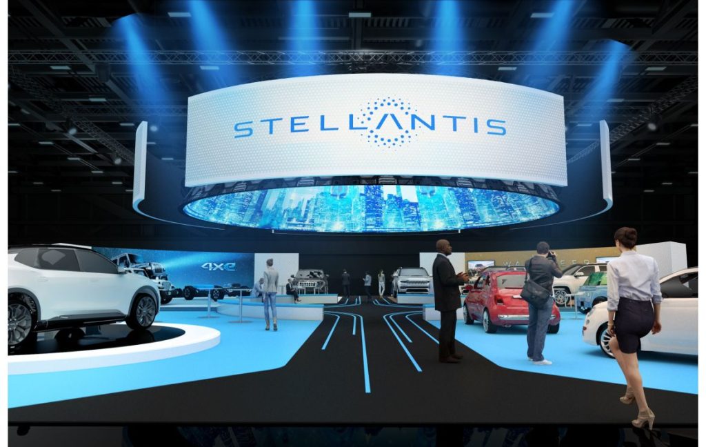 Renuncia CEO de Stellantis