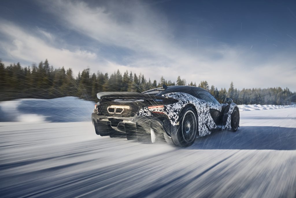 Parte trasera del McLaren W1 mostrando aerodinámica activa