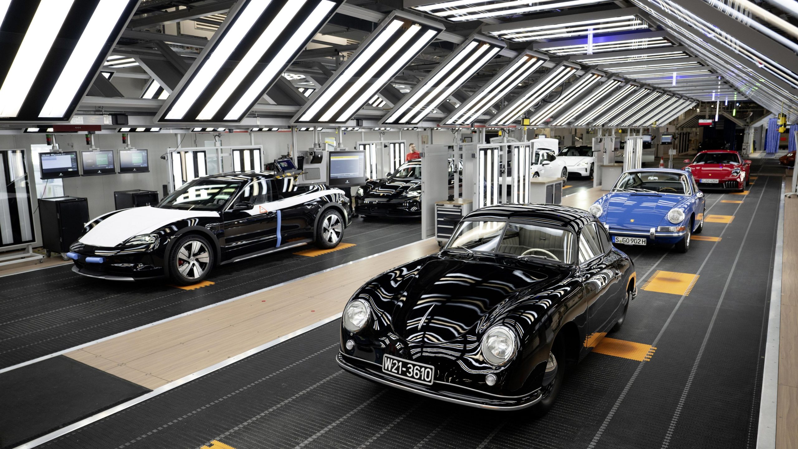  Zuffenhausen: 75 años fabricando autos Porsche