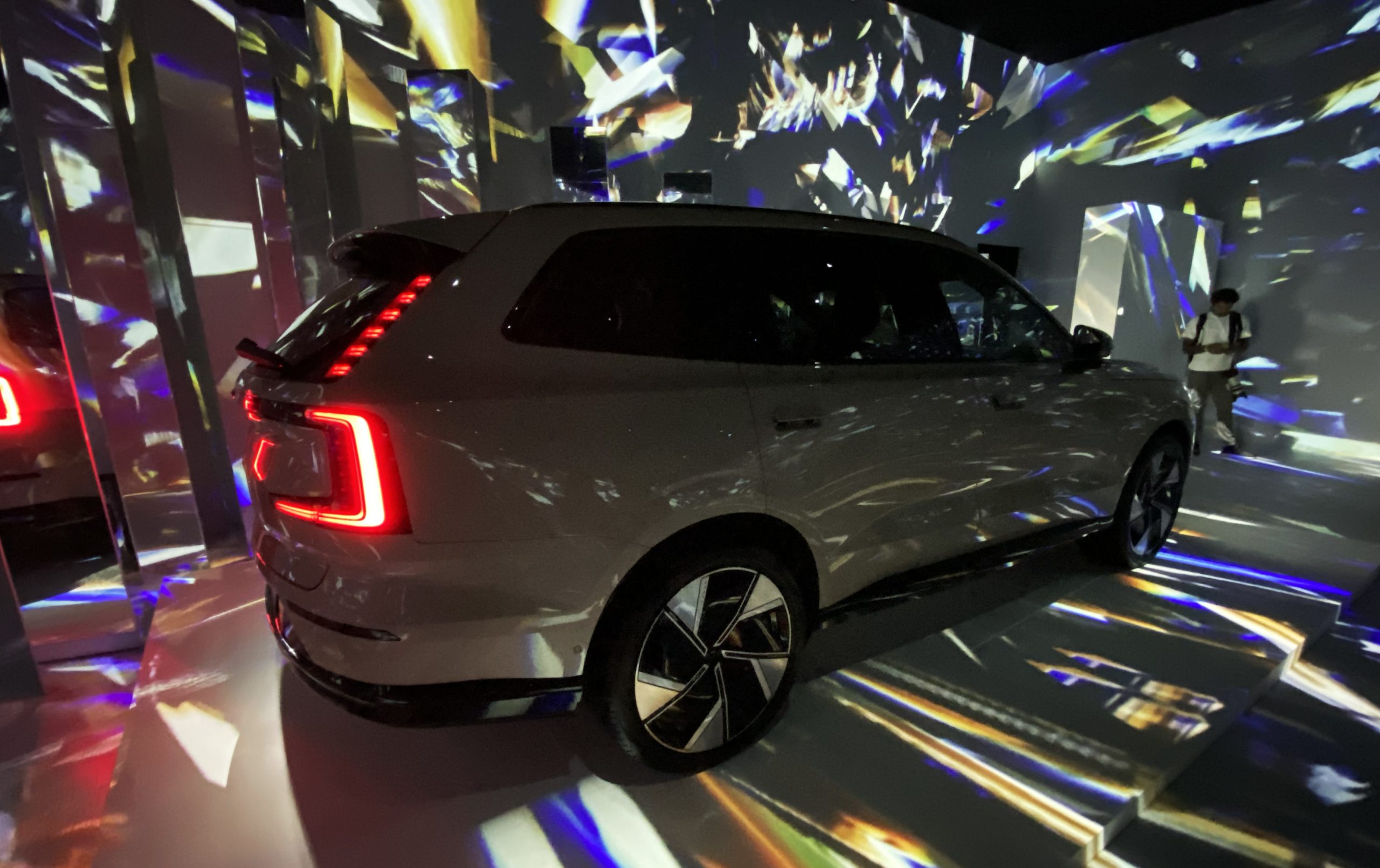 Volvo EX90