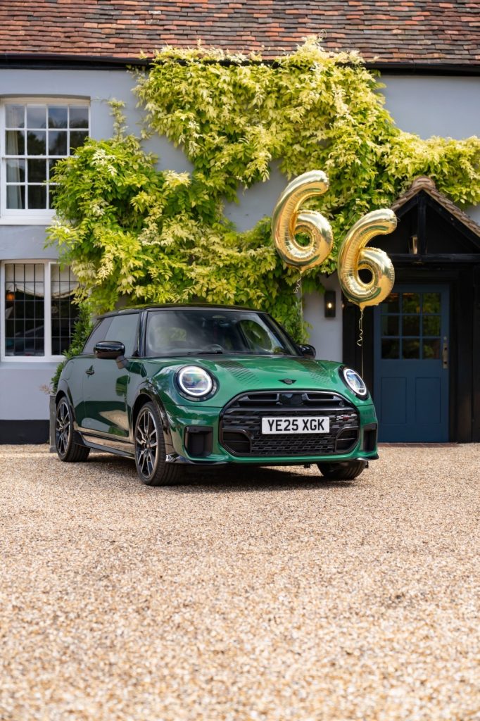 MINI 66 años