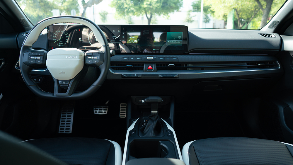 interiores Kia K4 Hatchback