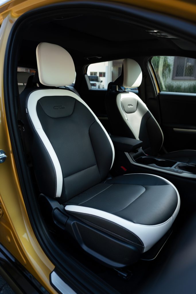 interiores Kia K4 Hatchback