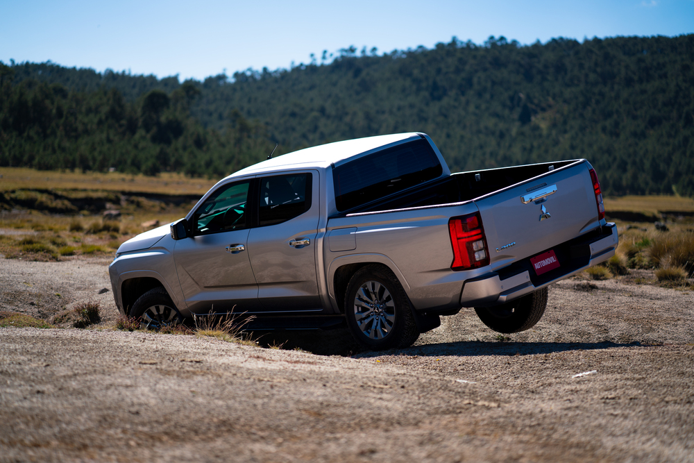 Mitsubishi L200 2025