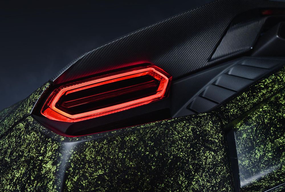 Verde Shock contrastado con matices Grigio Maat y Nero Nemesis.