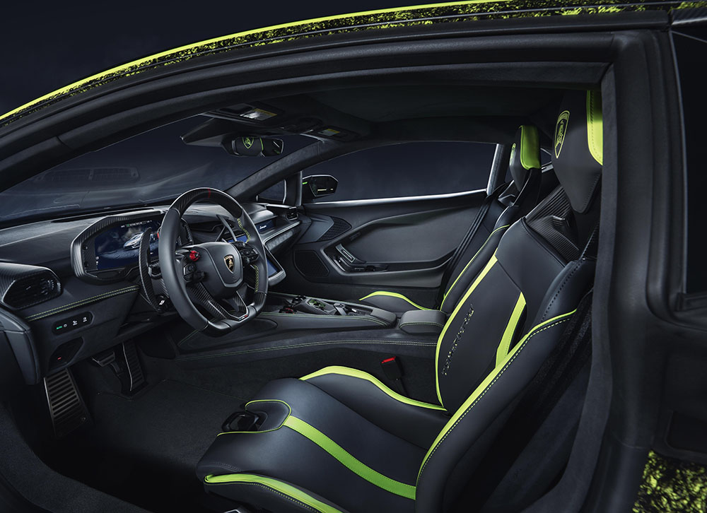 Los acentos bordados del toro y el emblema “Temerario” coordinados con mismo juego de texturas y color.