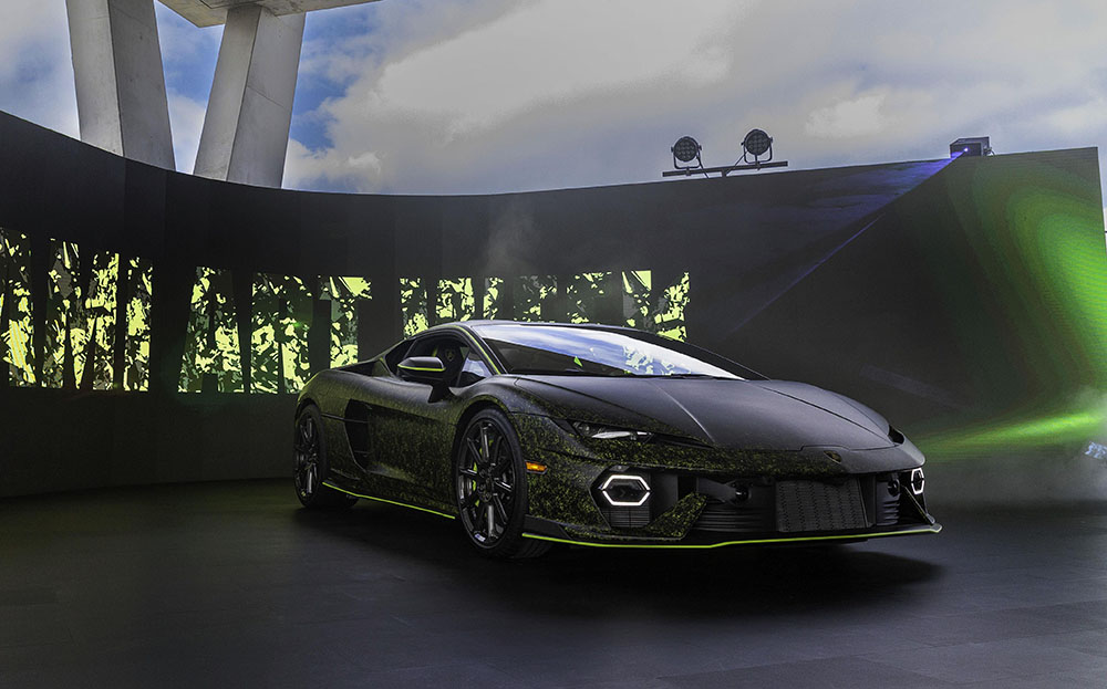 Cuenta con tres motores eléctricos adicionales al de gasolina.