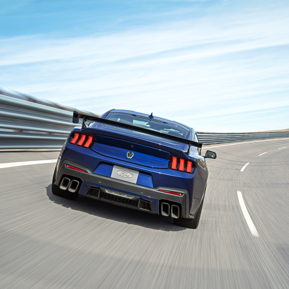 Mustang Dark Horse SC