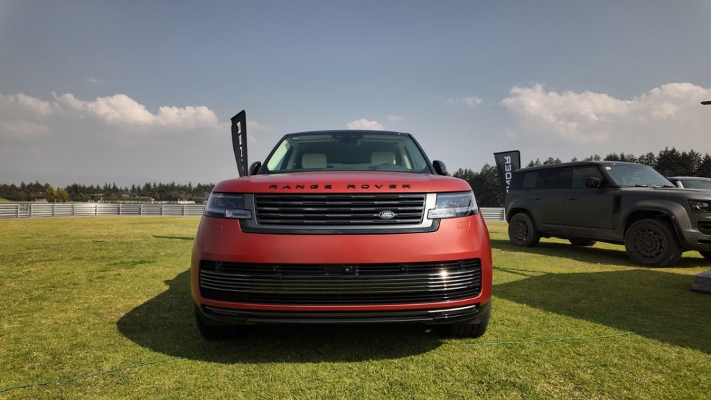 Range Rover SV Bespoke Santuario Edition