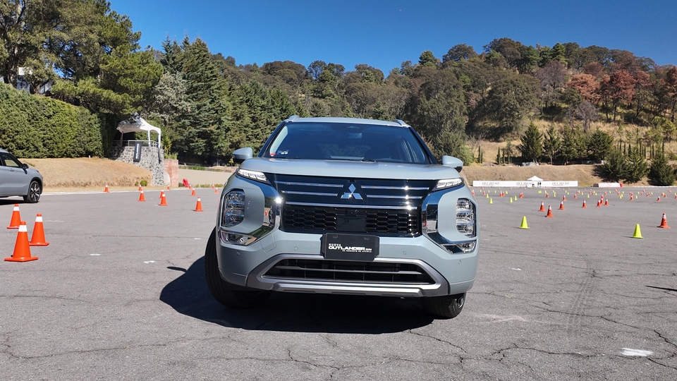 Mitsubishi Outlander 2026