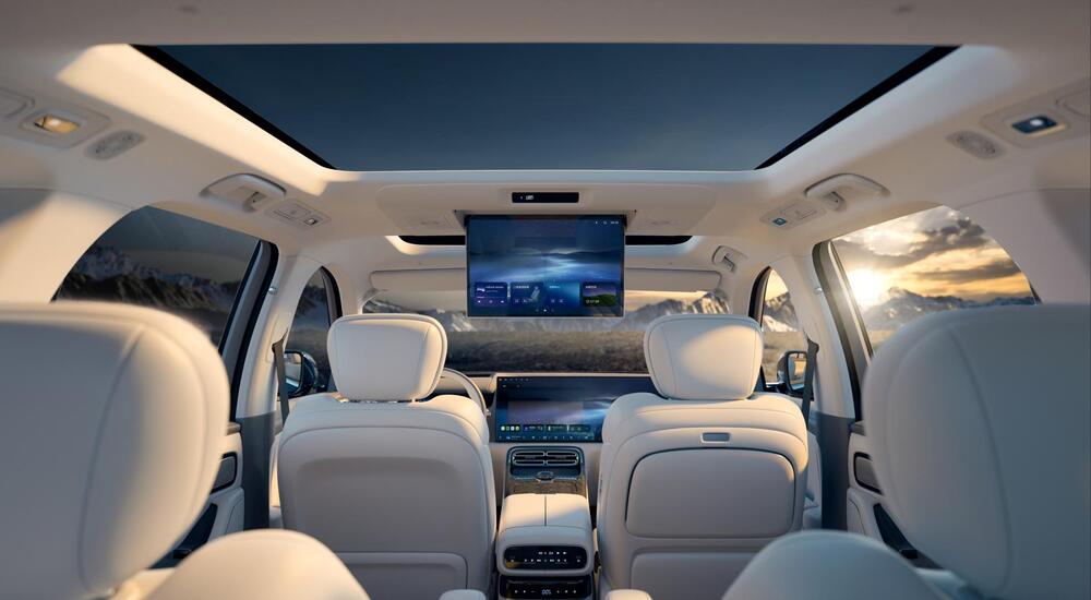 interior Geely M9
